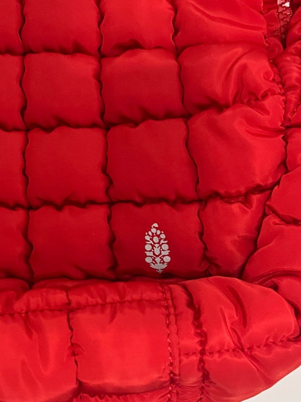NWT Authentic FP Movement Quilted Carryall Bag - Chef's Kiss Red - Picture 10 of 13